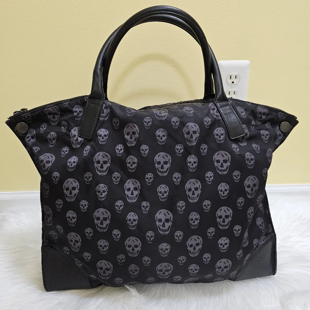 🎉🎉🎉HOST PICK🎉🎉🎉Alexander McQueen - Faithful De-Manta Tote - Picture 3 of 17
